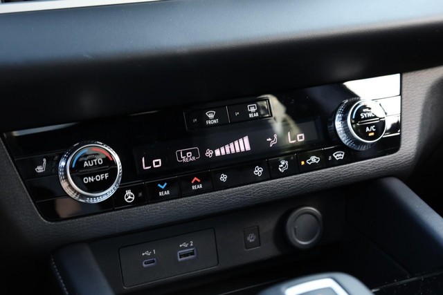 Nissan Rogue Plug-In Hybrid Vehicle Image 17