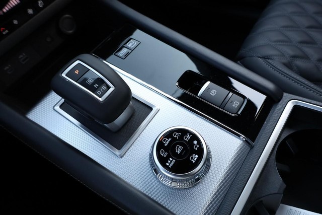 Nissan Rogue Plug-In Hybrid Vehicle Image 19