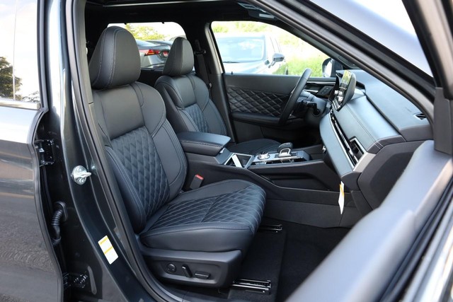 Nissan Rogue Plug-In Hybrid Vehicle Image 31