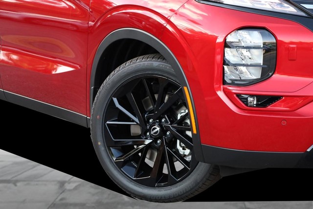 Nissan Rogue Plug-In Hybrid Vehicle Image 03