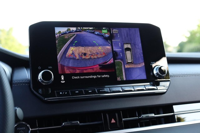 Nissan Rogue Plug-In Hybrid Vehicle Image 14