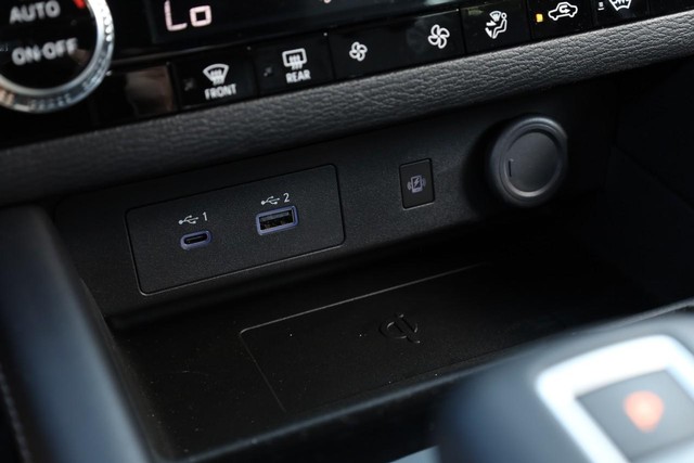Nissan Rogue Plug-In Hybrid Vehicle Image 16