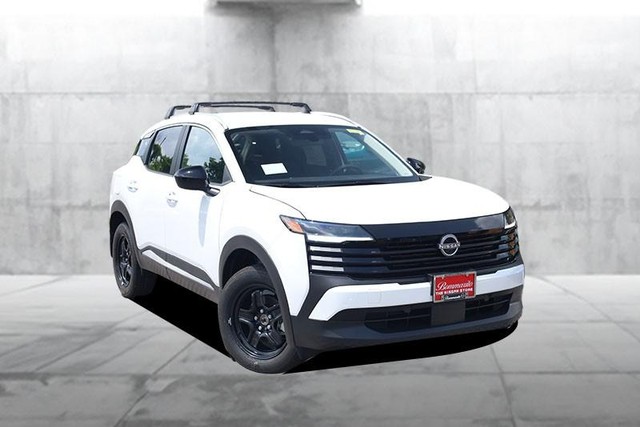 Nissan Kicks Vehicle Image 02