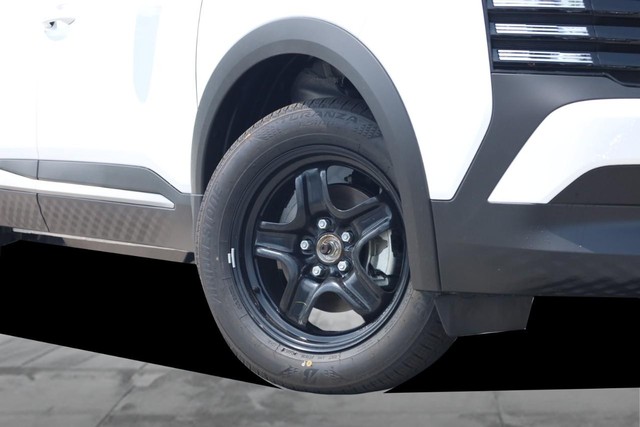 Nissan Kicks Vehicle Image 03