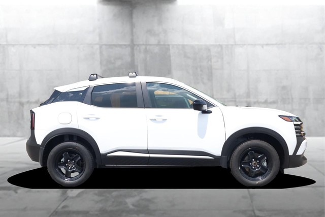 Nissan Kicks Vehicle Image 05