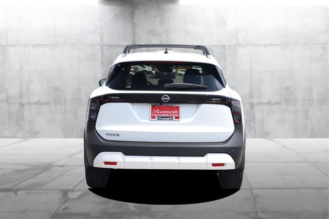 Nissan Kicks Vehicle Image 06