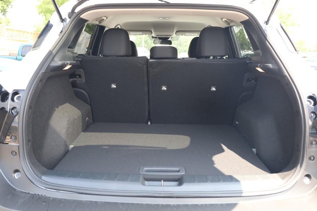 Nissan Kicks Vehicle Image 07