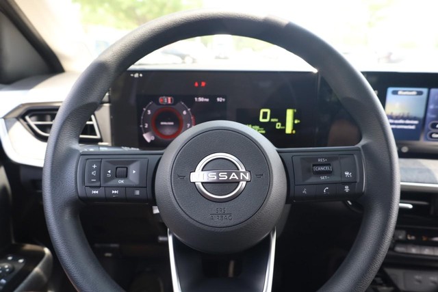 Nissan Kicks Vehicle Image 09
