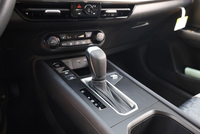 Nissan Kicks Vehicle Image 15