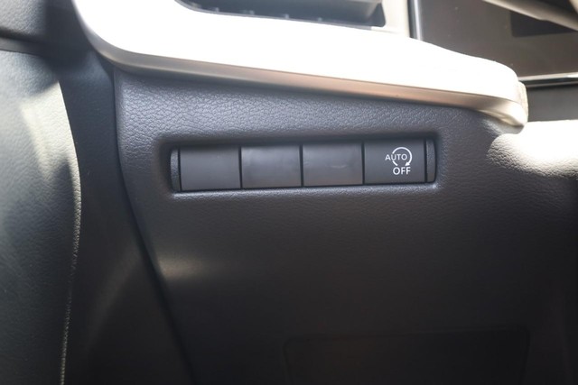 Nissan Kicks Vehicle Image 18