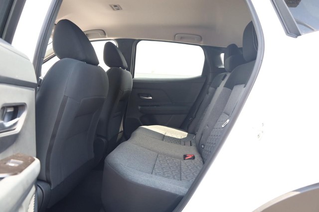 Nissan Kicks Vehicle Image 20