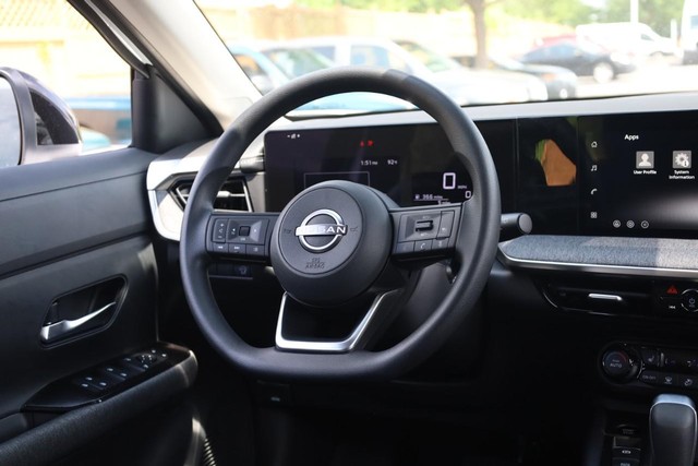 Nissan Kicks Vehicle Image 22