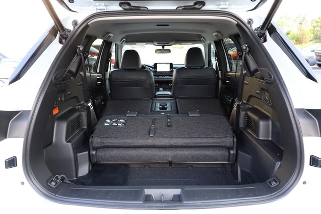 Nissan Rogue Plug-In Hybrid Vehicle Full-screen Gallery Image 7