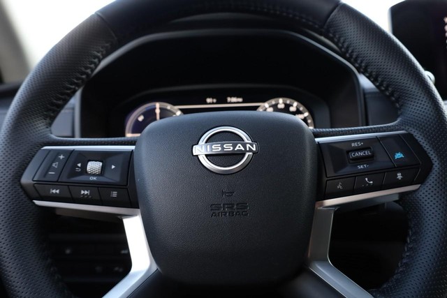 Nissan Rogue Plug-In Hybrid Vehicle Full-screen Gallery Image 9
