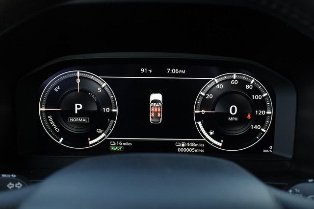 Nissan Rogue Plug-In Hybrid Vehicle Full-screen Gallery Image 10