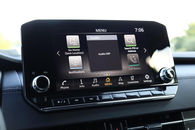 Nissan Rogue Plug-In Hybrid Vehicle Full-screen Gallery Image 11