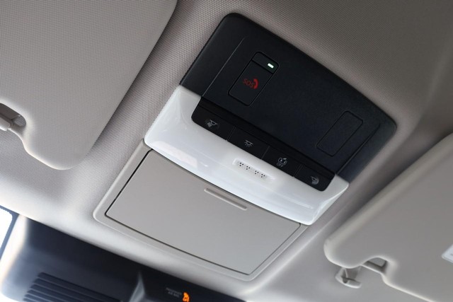 Nissan Rogue Plug-In Hybrid Vehicle Full-screen Gallery Image 17