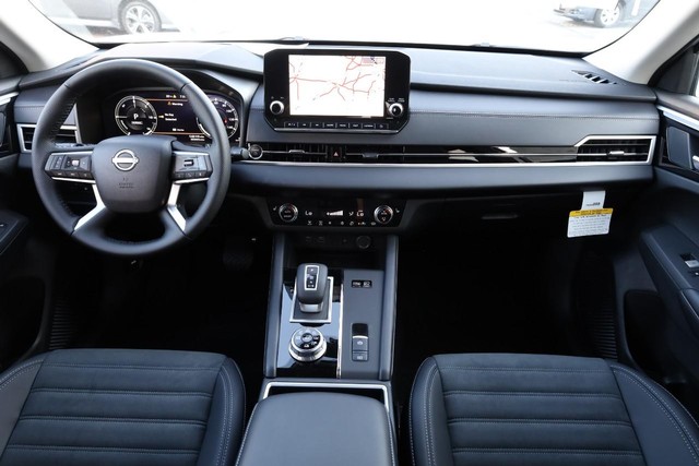 Nissan Rogue Plug-In Hybrid Vehicle Full-screen Gallery Image 22