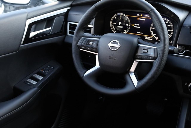 Nissan Rogue Plug-In Hybrid Vehicle Full-screen Gallery Image 23