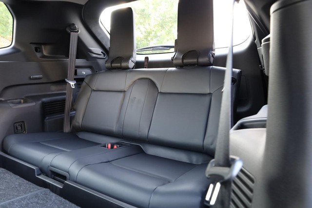 Nissan Rogue Plug-In Hybrid Vehicle Full-screen Gallery Image 24