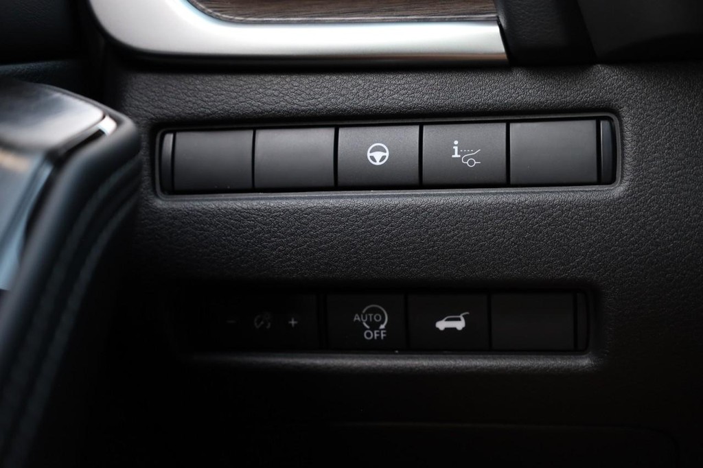 Nissan Rogue Vehicle Full-screen Gallery Image 22