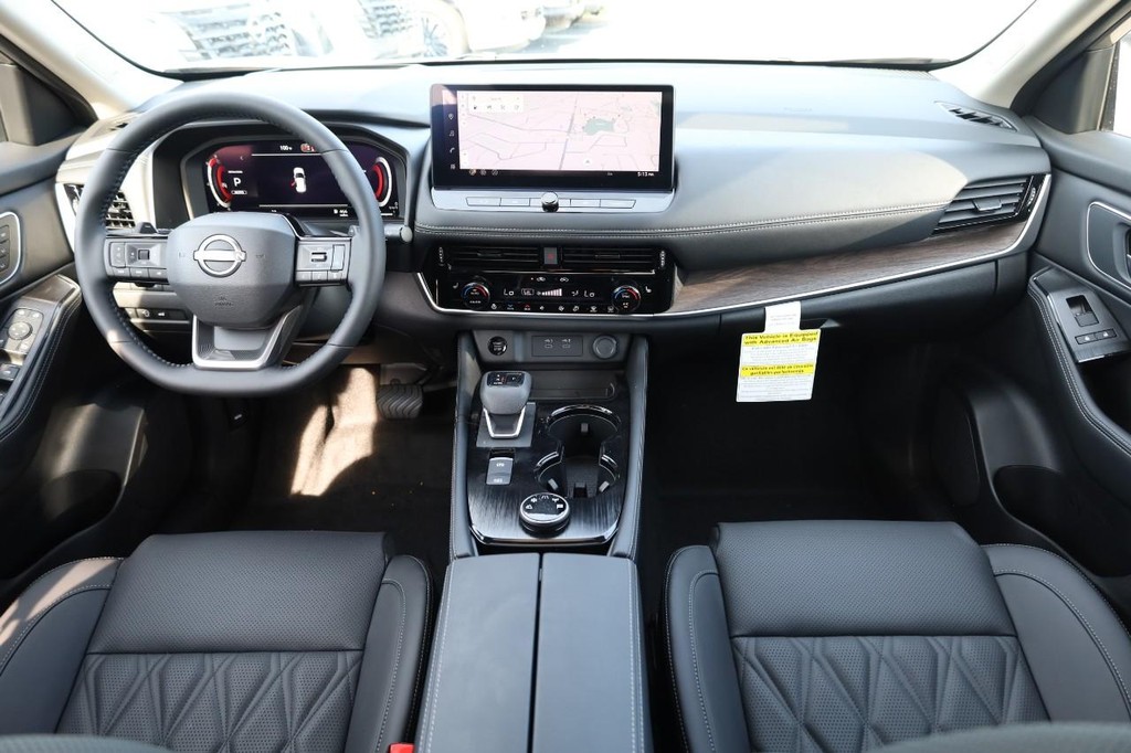 Nissan Rogue Vehicle Full-screen Gallery Image 27