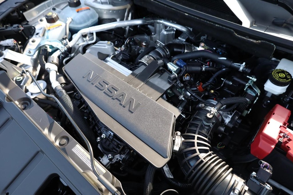 Nissan Rogue Vehicle Full-screen Gallery Image 30