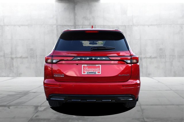 Nissan Rogue Plug-In Hybrid Vehicle Full-screen Gallery Image 6