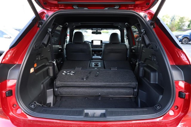Nissan Rogue Plug-In Hybrid Vehicle Full-screen Gallery Image 7