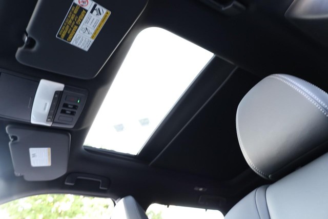 Nissan Rogue Plug-In Hybrid Vehicle Full-screen Gallery Image 9