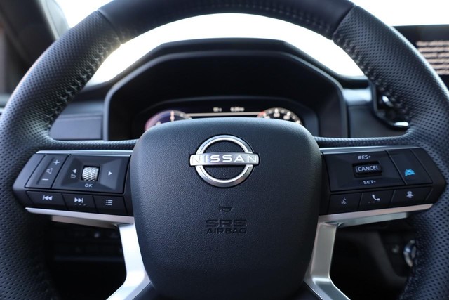 Nissan Rogue Plug-In Hybrid Vehicle Full-screen Gallery Image 10
