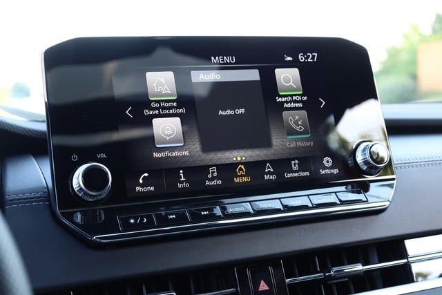 Nissan Rogue Plug-In Hybrid Vehicle Full-screen Gallery Image 12