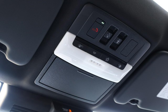 Nissan Rogue Plug-In Hybrid Vehicle Full-screen Gallery Image 18