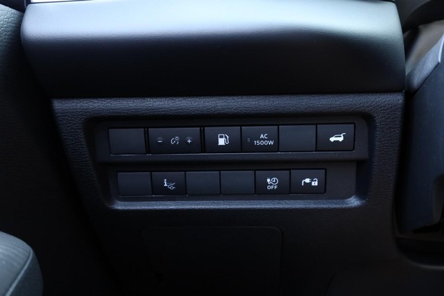 Nissan Rogue Plug-In Hybrid Vehicle Full-screen Gallery Image 21