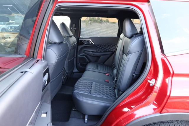 Nissan Rogue Plug-In Hybrid Vehicle Full-screen Gallery Image 23
