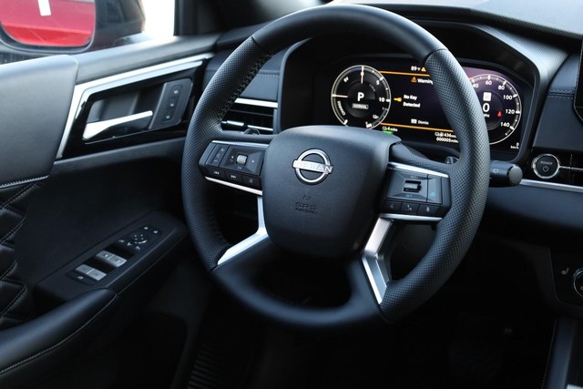 Nissan Rogue Plug-In Hybrid Vehicle Full-screen Gallery Image 27