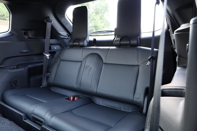 Nissan Rogue Plug-In Hybrid Vehicle Full-screen Gallery Image 28