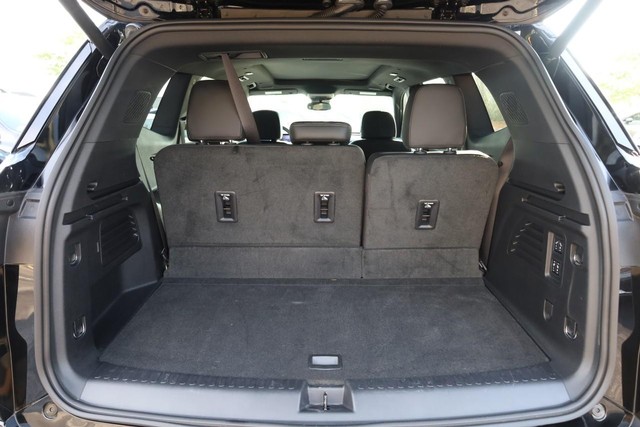 Buick Enclave Vehicle Full-screen Gallery Image 07