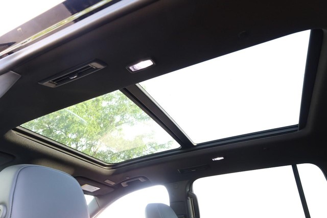 Buick Enclave Vehicle Full-screen Gallery Image 10