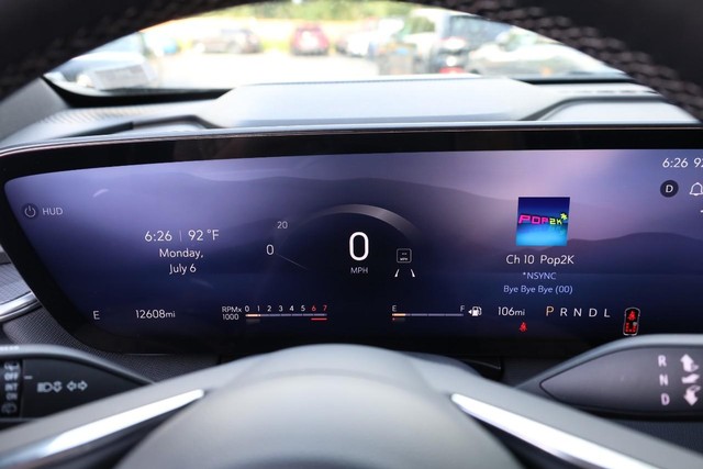 Buick Enclave Vehicle Full-screen Gallery Image 12