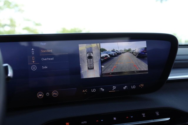 Buick Enclave Vehicle Full-screen Gallery Image 15