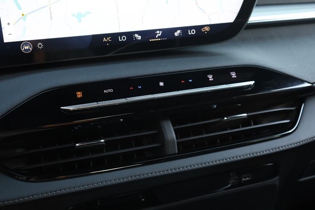 Buick Enclave Vehicle Full-screen Gallery Image 16