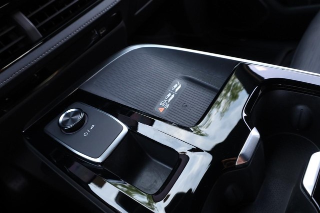 Buick Enclave Vehicle Full-screen Gallery Image 17