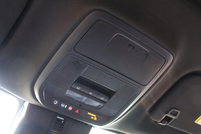 Buick Enclave Vehicle Full-screen Gallery Image 19