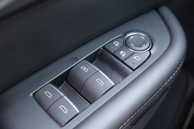 Buick Enclave Vehicle Full-screen Gallery Image 20
