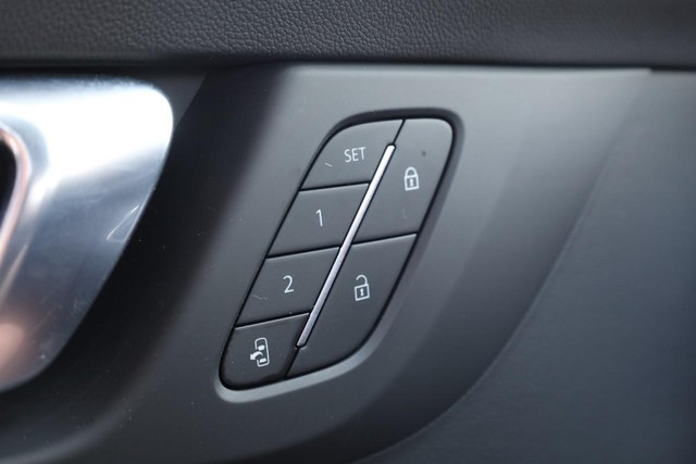Buick Enclave Vehicle Full-screen Gallery Image 21