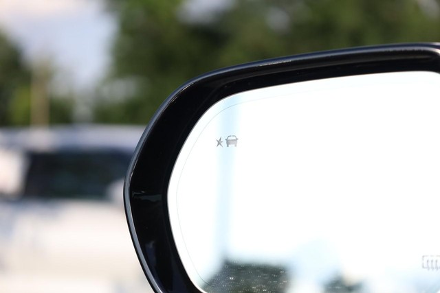 Buick Enclave Vehicle Full-screen Gallery Image 23