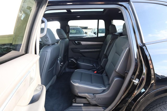 Buick Enclave Vehicle Full-screen Gallery Image 24
