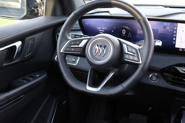 Buick Enclave Vehicle Full-screen Gallery Image 27