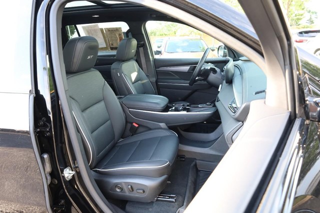 Buick Enclave Vehicle Full-screen Gallery Image 29